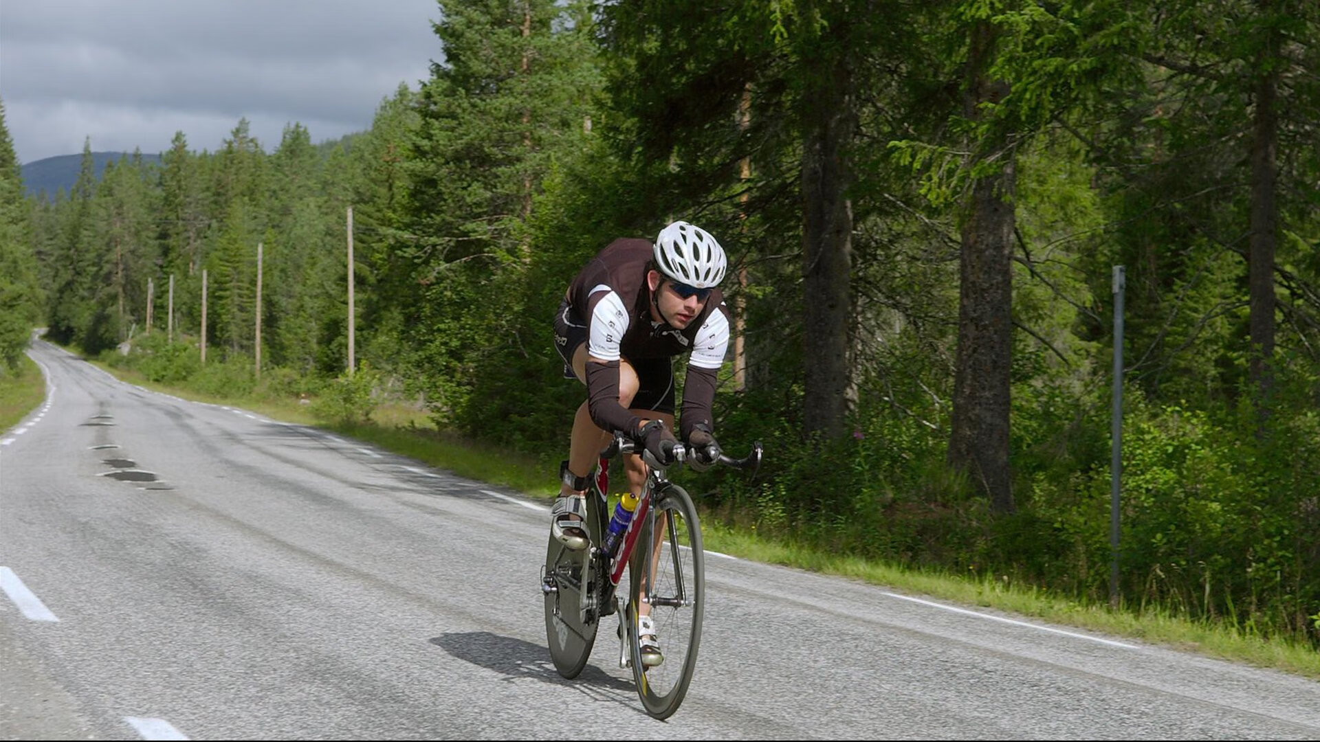爱游戏平台-_极地冰雪极限车：雪原极速狂飙_，极地冰雪图片